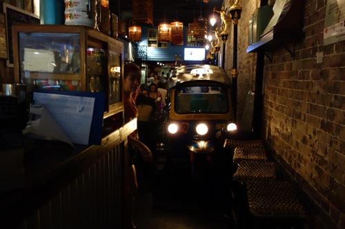 DSC00088.JPG トゥクトゥク