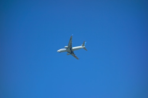 ana.jpg 与那覇前浜ビーチ 飛行機